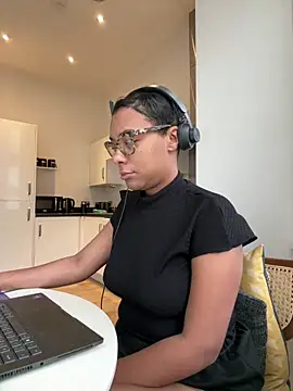 Melia Rayne online show from 14, 11, 2025