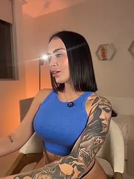 ValentinaMilann online show from 13, 4, 2026