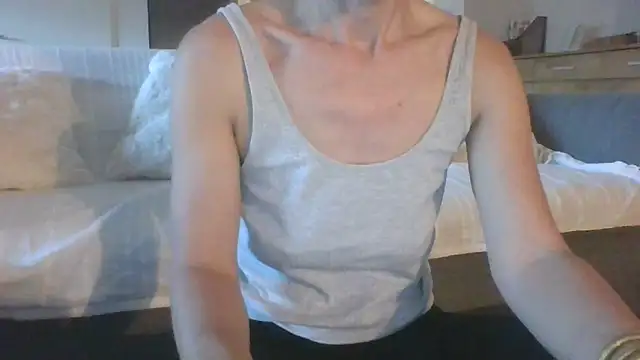 Snapshot of Valentinette chatting on 21, 4, 2026 Valentinette online show from 21, 4, 2026