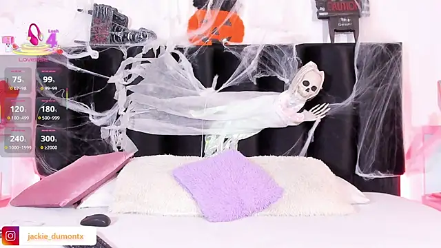 Snapshot of JackieDumont1 chatting on 28, 10, 2025 JackieDumont1 online show from 28, 10, 2025