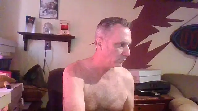 Snapshot of HunkofRock chatting on 15, 10, 2025 HunkofRock online show from 15, 10, 2025