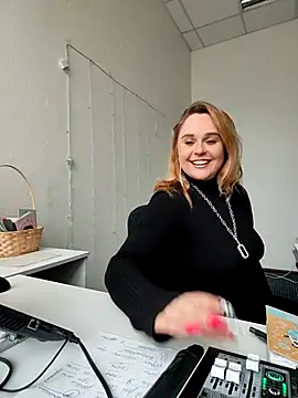 Juicy PeachLux online show from 17, 3, 2025