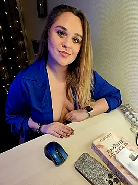 Juicy PeachLux online show from 14, 11, 2025