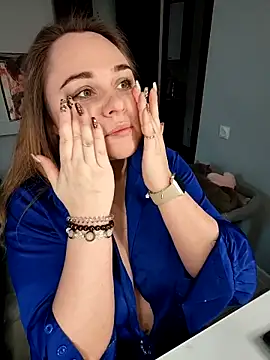 Juicy PeachLux online show from 15, 11, 2025