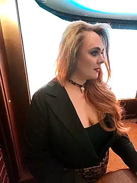 Juicy PeachLux online show from 21, 11, 2025