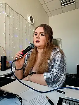 Juicy PeachLux online show from 17, 4, 2026