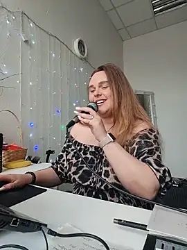 Juicy PeachLux online show from 14, 5, 2026