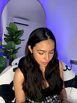  Emily Thompson  online show from 28, 10, 2025