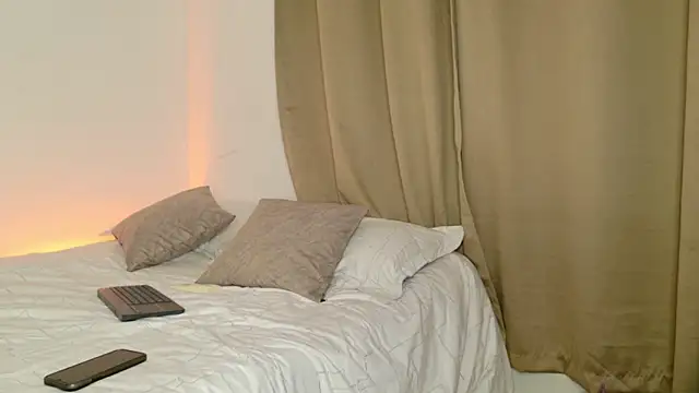 isahilton1 online show from 16, 3, 2025