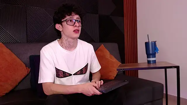 troy rouge online show from 11, 3, 2025