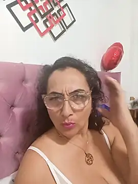 AlessandraLeroy online show from 18, 4, 2026