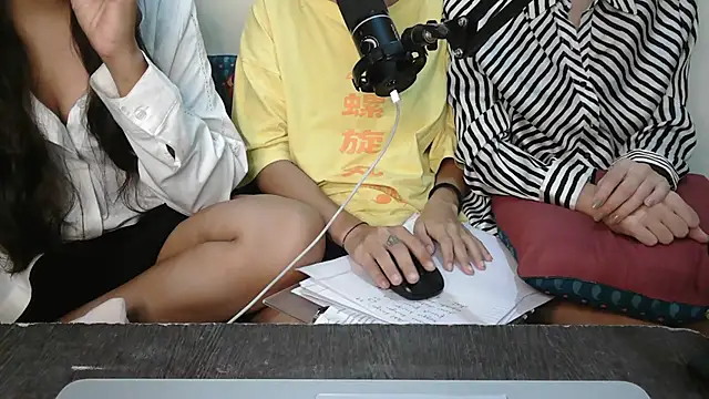 Snapshot of NaughtyThrouple007 chatting on 12, 9, 2025 NaughtyThrouple007 online show from 12, 9, 2025