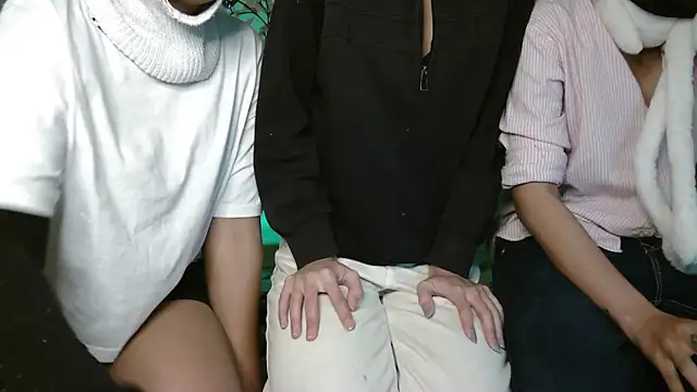 Snapshot of NaughtyThrouple007 chatting on 5, 1, 2026 NaughtyThrouple007 online show from 5, 1, 2026