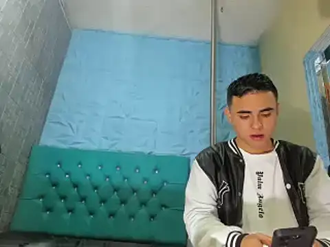 Snapshot of NohaCollens chatting on 8, 3, 2025 NohaCollens online show from 8, 3, 2025