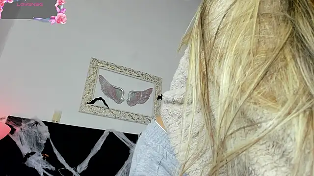 Lola Blondie online show from 8, 10, 2025