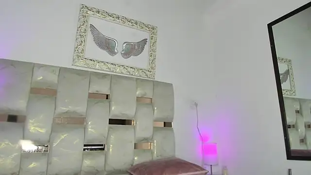 Lola Blondie online show from 1, 12, 2025