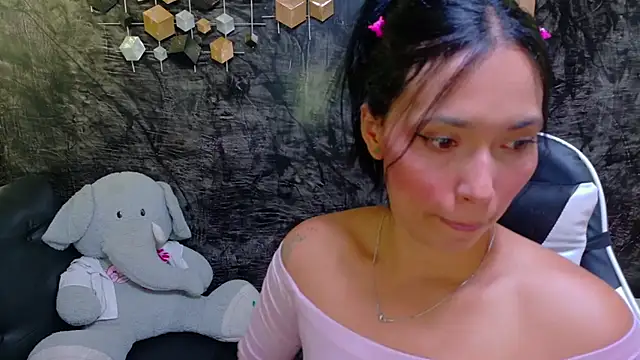  LiilyWong online show from 26, 7, 2026