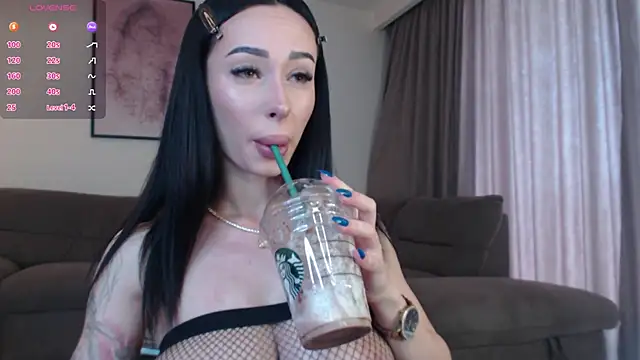 Snapshot of reinakylie chatting on 3, 6, 2026 reinakylie online show from 3, 6, 2026