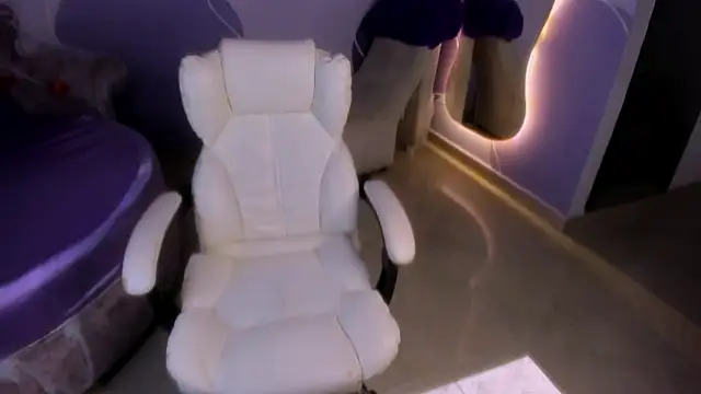 auroracute02 online show from 20, 10, 2025