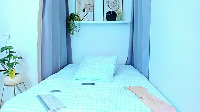 roxy hell online show from 13, 3, 2026