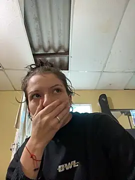 Snapshot of val_zx chatting on 9, 9, 2025 val zx online show from 9, 9, 2025