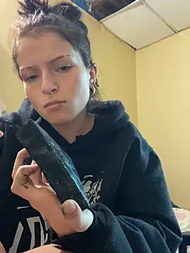 Snapshot of val_zx chatting on 8, 10, 2025 val zx online show from 8, 10, 2025