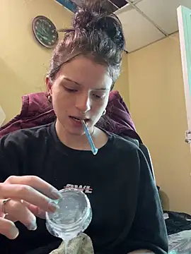 Snapshot of val_zx chatting on 15, 10, 2025 val zx online show from 15, 10, 2025