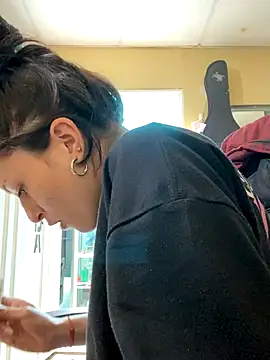 Snapshot of val_zx chatting on 16, 10, 2025 val zx online show from 16, 10, 2025