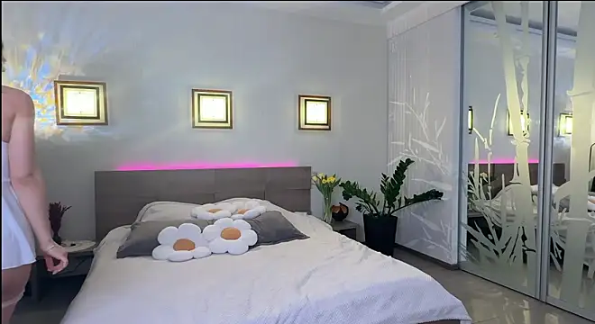 roselyn rose online show from 6, 3, 2026