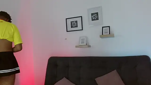 julian vogue online show from 20, 3, 2025