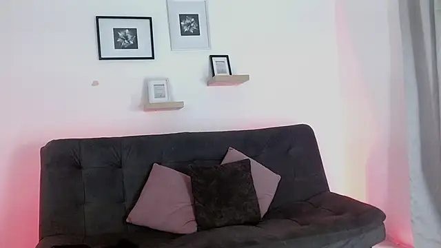 julian vogue online show from 21, 3, 2025