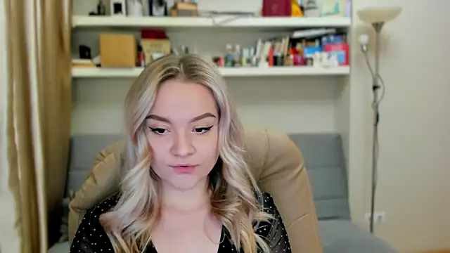 Kara Smith  online show from 25, 10, 2025