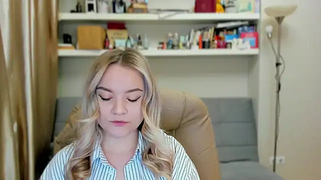 Kara Smith  online show from 26, 10, 2025