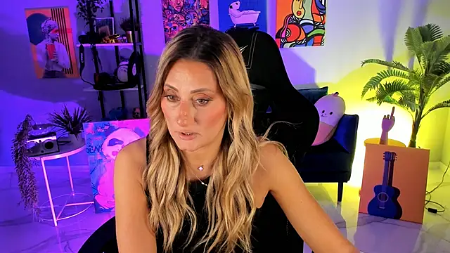 SarahAlluring online show from 19, 10, 2025