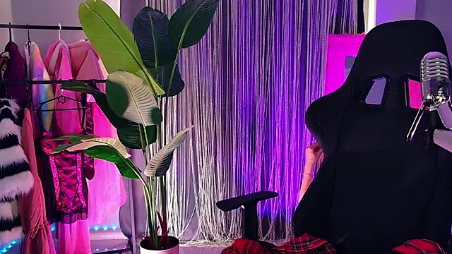 SarahAlluring online show from 10, 4, 2026