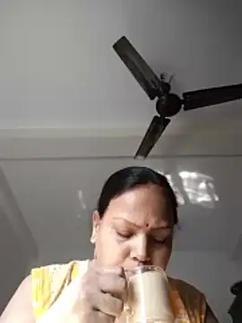 Snapshot of Arohi35 chatting on 5, 2, 2026 Arohi35 online show from 5, 2, 2026