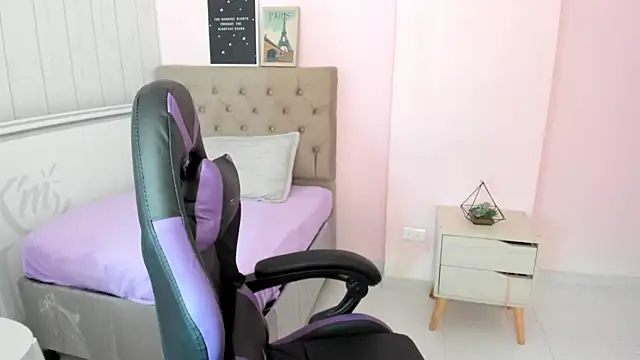 Tania Duque online show from 8, 10, 2025