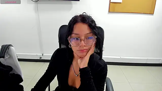 Snapshot of jenn_cg chatting on 28, 3, 2026 jenn cg online show from 28, 3, 2026