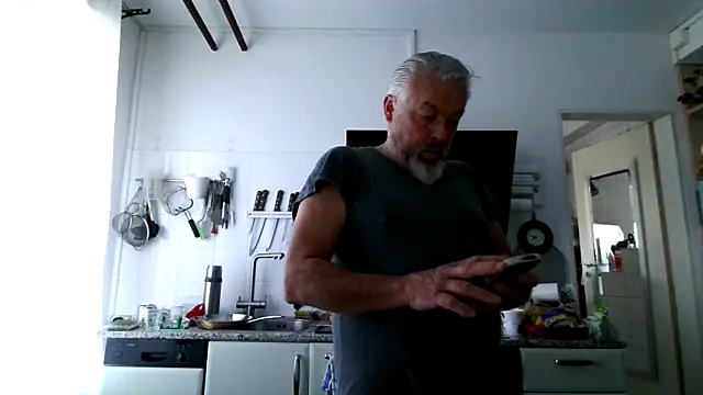 Snapshot of Berg_Boy chatting on 3, 4, 2026 Berg Boy online show from 3, 4, 2026