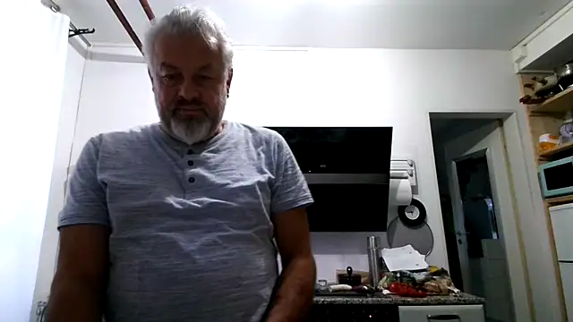Snapshot of Berg_Boy chatting on 4, 6, 2026 Berg Boy online show from 4, 6, 2026