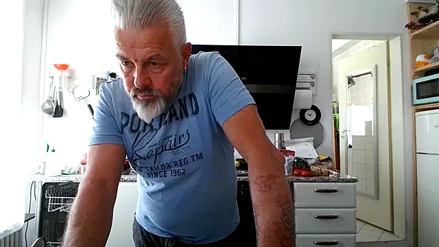 Snapshot of Berg_Boy chatting on 5, 6, 2026 Berg Boy online show from 5, 6, 2026