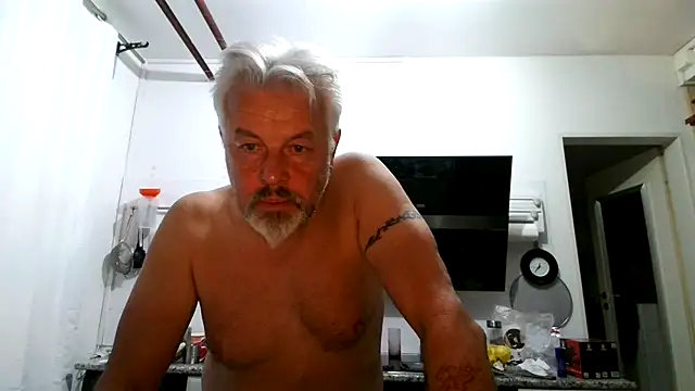 Snapshot of Berg_Boy chatting on 8, 7, 2026 Berg Boy online show from 8, 7, 2026
