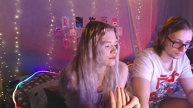 Snapshot of Your_Horny_Friends chatting on 28, 3, 2026 Your Horny Friends online show from 28, 3, 2026