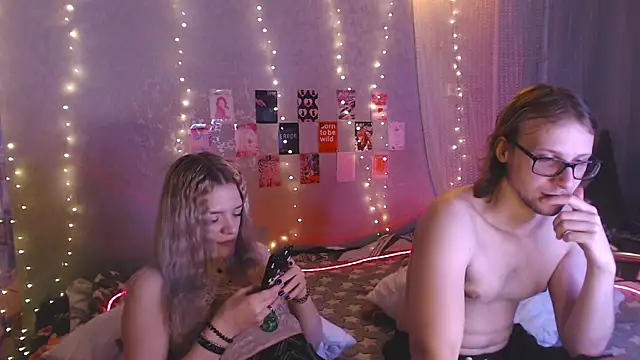 Snapshot of Your_Horny_Friends chatting on 4, 4, 2026 Your Horny Friends online show from 4, 4, 2026