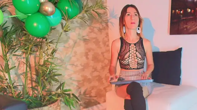 EmmaReyez online show from 15, 3, 2025