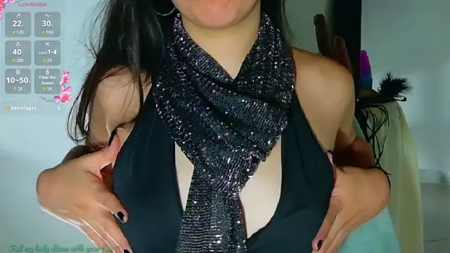 Snapshot of Emmi_Roberts chatting on 18, 11, 2025 Emmi Roberts online show from 18, 11, 2025