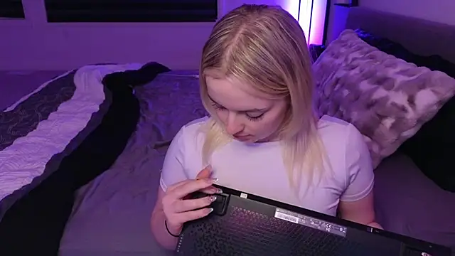 Snapshot of margot_robbie7 chatting on 20, 5, 2026 margot robbie7 online show from 20, 5, 2026