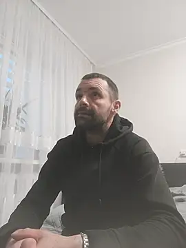 Snapshot of MaksDzubaV chatting on 3, 10, 2025 MaksDzubaV online show from 3, 10, 2025