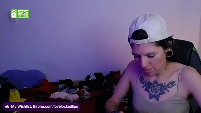 Snapshot of lovelockedlips chatting on 2, 4, 2026 lovelockedlips online show from 2, 4, 2026