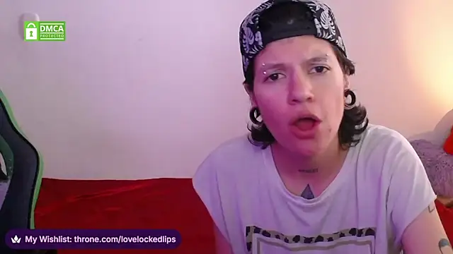 Snapshot of lovelockedlips chatting on 10, 4, 2026 lovelockedlips online show from 10, 4, 2026